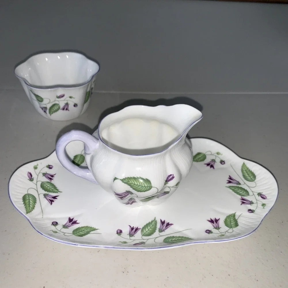 GORGEOUS SHELLEY CAMPANULA DAINTY‎ SHAPE INDIVIDUAL CREAMER With Tray